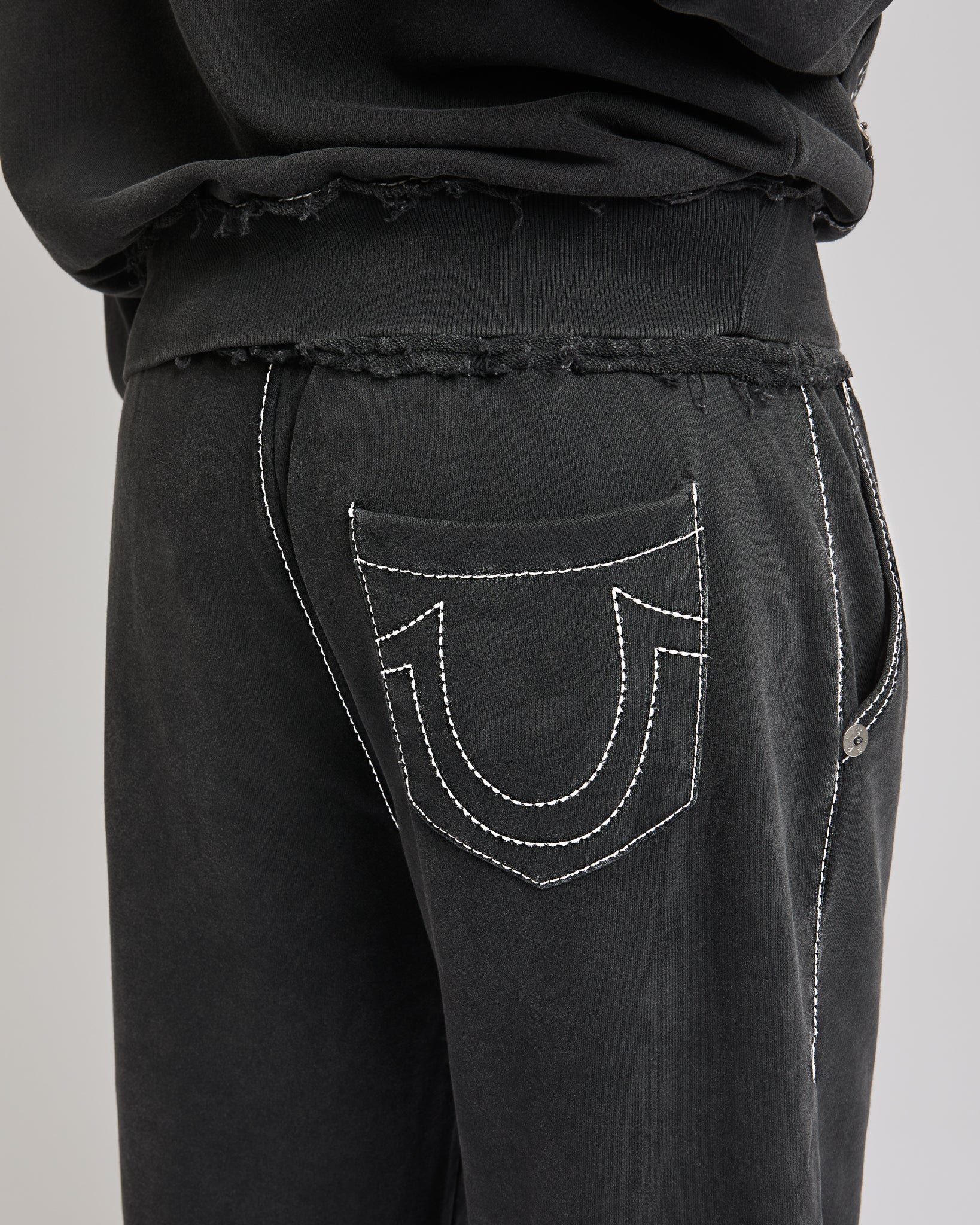 TR APPLIQUE BIG T BAGGY SWEATS - JET BLACK
