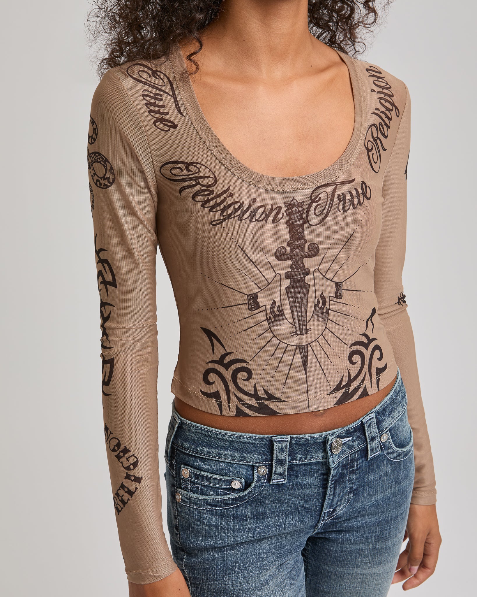 SCOOP NECK TATTOO LS TOP - SILVER MINK